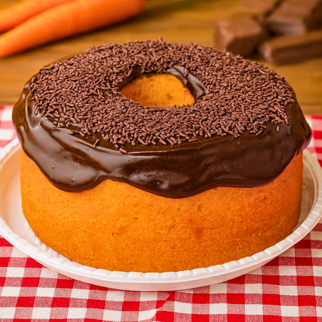 Bolo de Cenoura com Cobertura de Chocolate